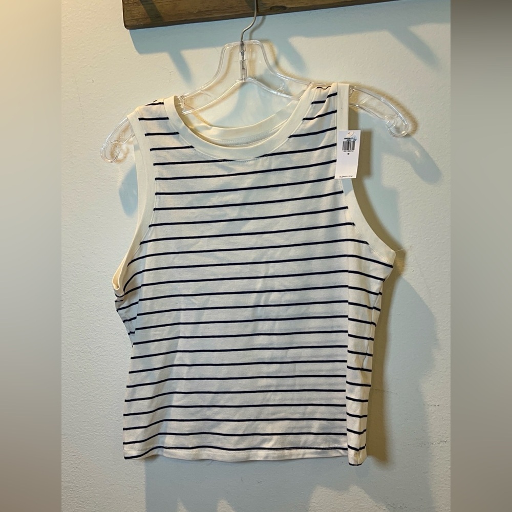 NWT Old Navy size M women’s tank